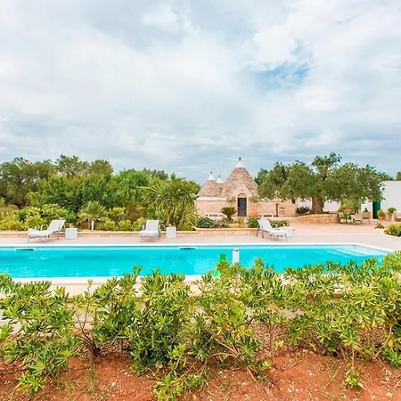 Trullo Oroncall Con Piscina * San Vito dei Normanni
