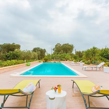 Trullo Oroncall Con Piscina *