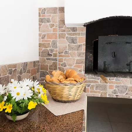 Trullo Oroncall Con Piscina